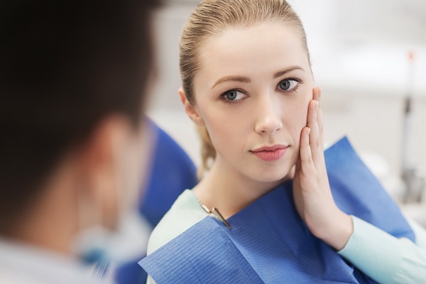 Visiting An Emergency Dentist For A Cracked Tooth